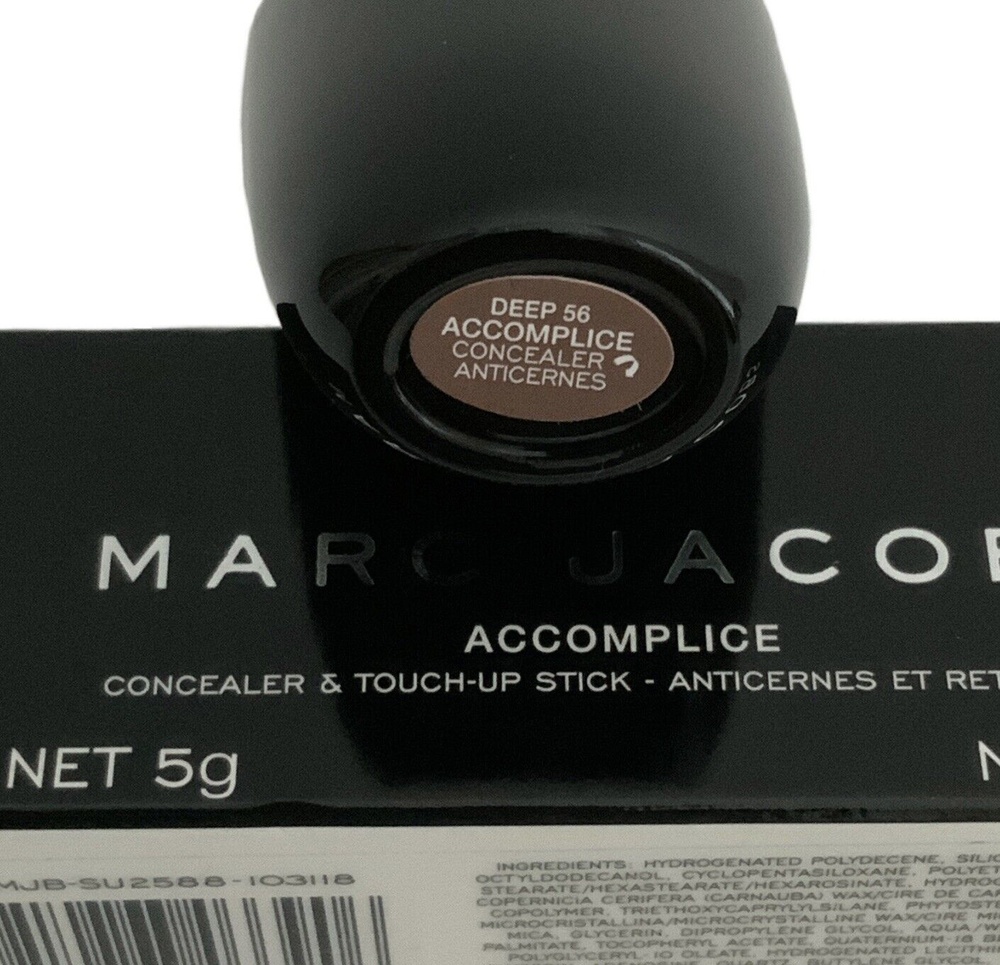 Marc Jacobs Accomplice Deep 56 Concealer & Touch Up Stick Net 5g